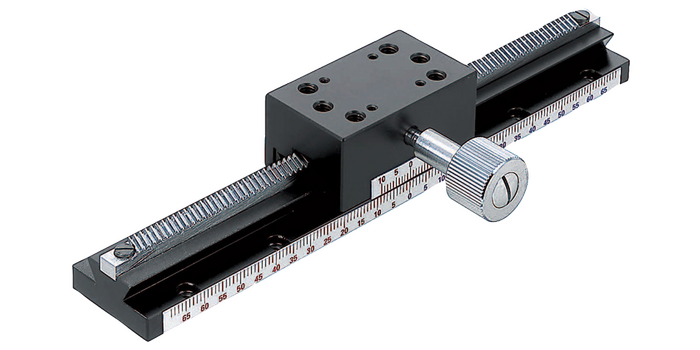 Abbildung einer Gleitführung an einem Positioniertisch mit Schwalbenschwanzführung und Zahnstangen-Antrieb
