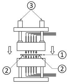 Leiterplatte mit Federkontaktstift und Kontaktsteckhülse