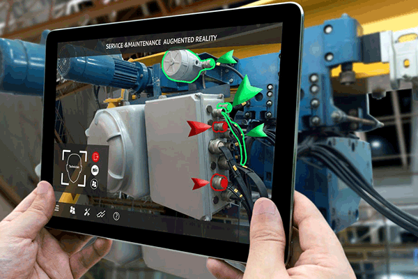 Auf einem Tablet werden Augmented Reality Elemente visualisiert, die mit der realen Umwelt überlagern.